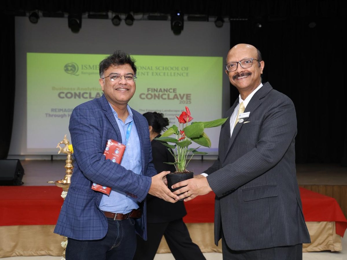 Felicitation_by_Dean_Dr_Rony_G_Kurien