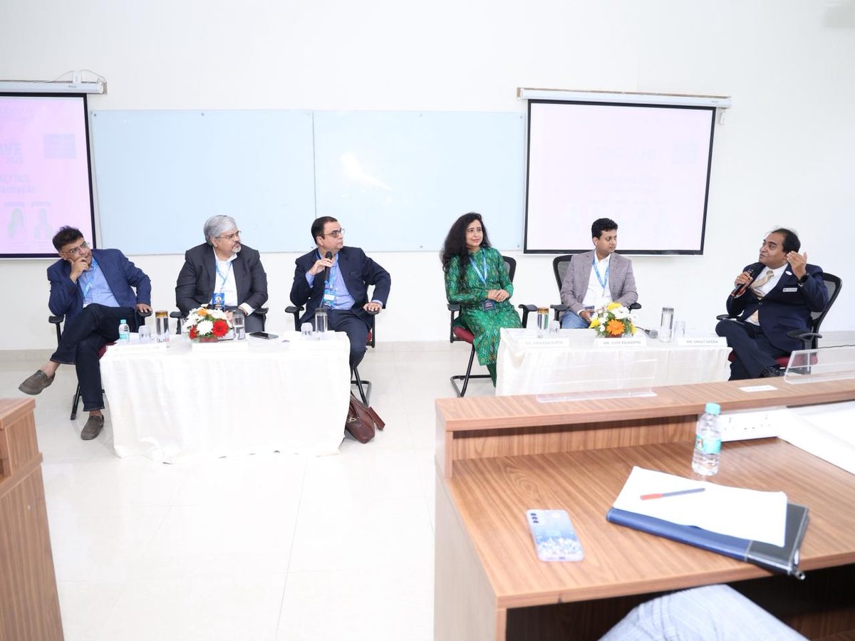 Panel_discussion_full_team